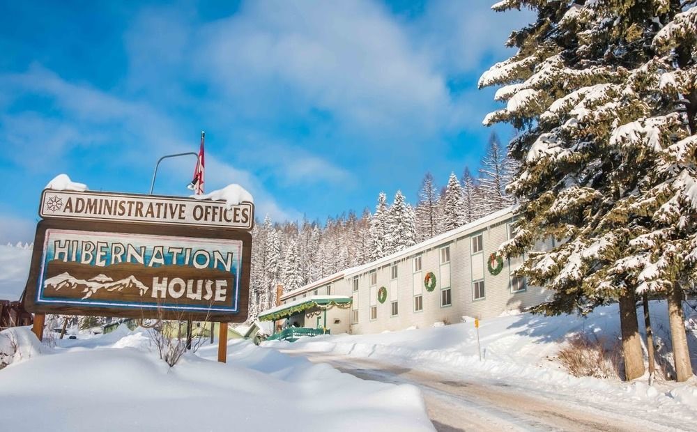 Hibernation House Hotel Whitefish Exterior photo